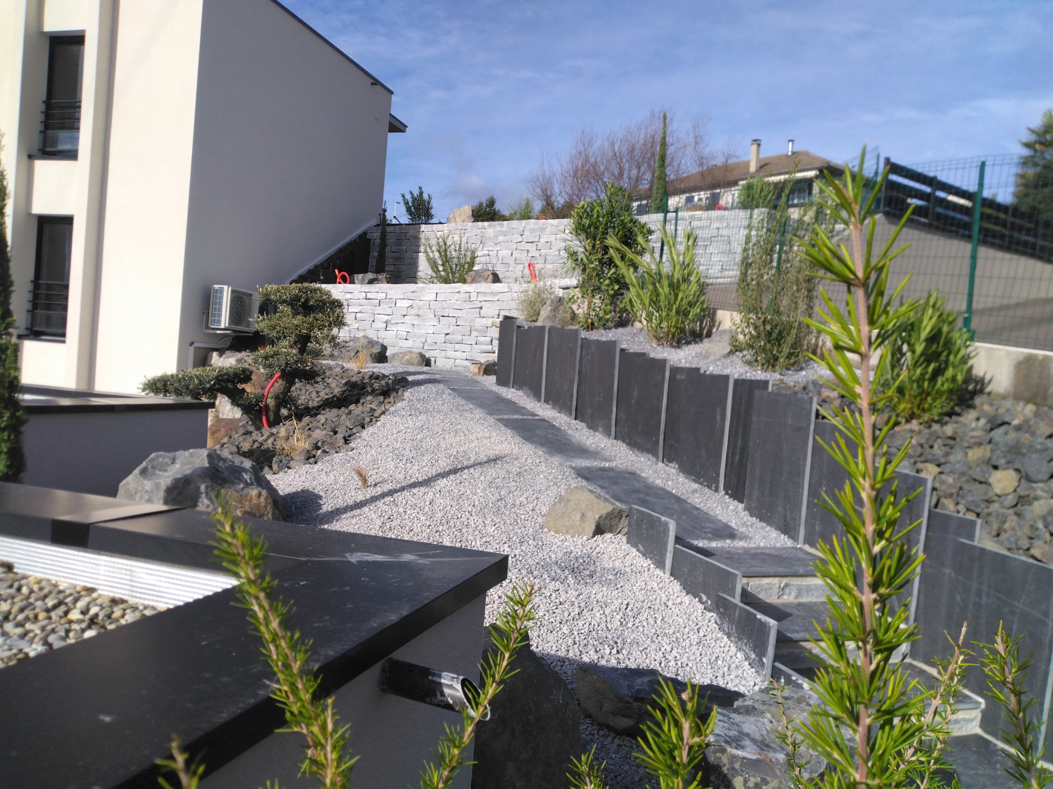 Jardin contemporain en terrasses